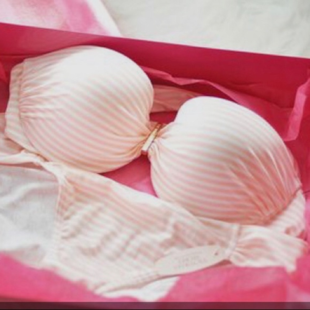 NWOT Victoria Secret bikini top
